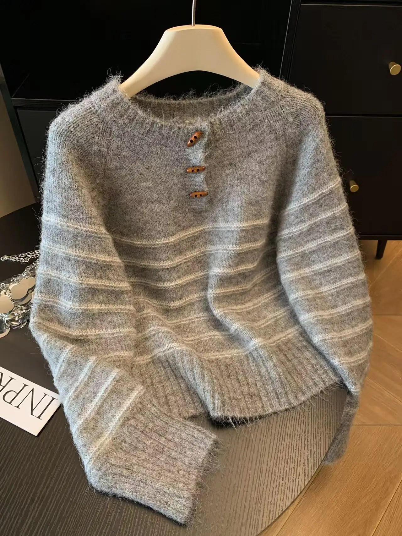 Damski sweter w paski z wełny  – Embroidery Fashion recenzja i cena