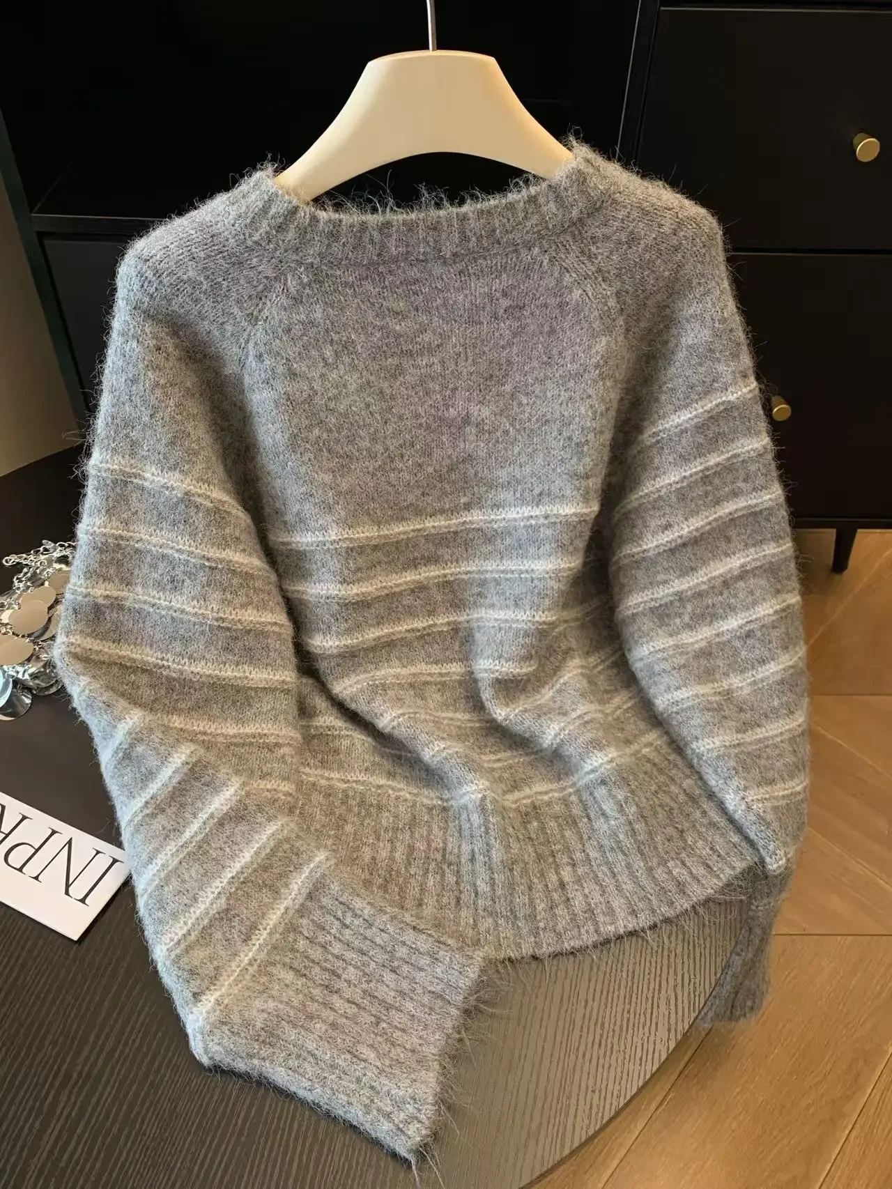 Damski sweter w paski z wełny  – Embroidery Fashion recenzja i cena