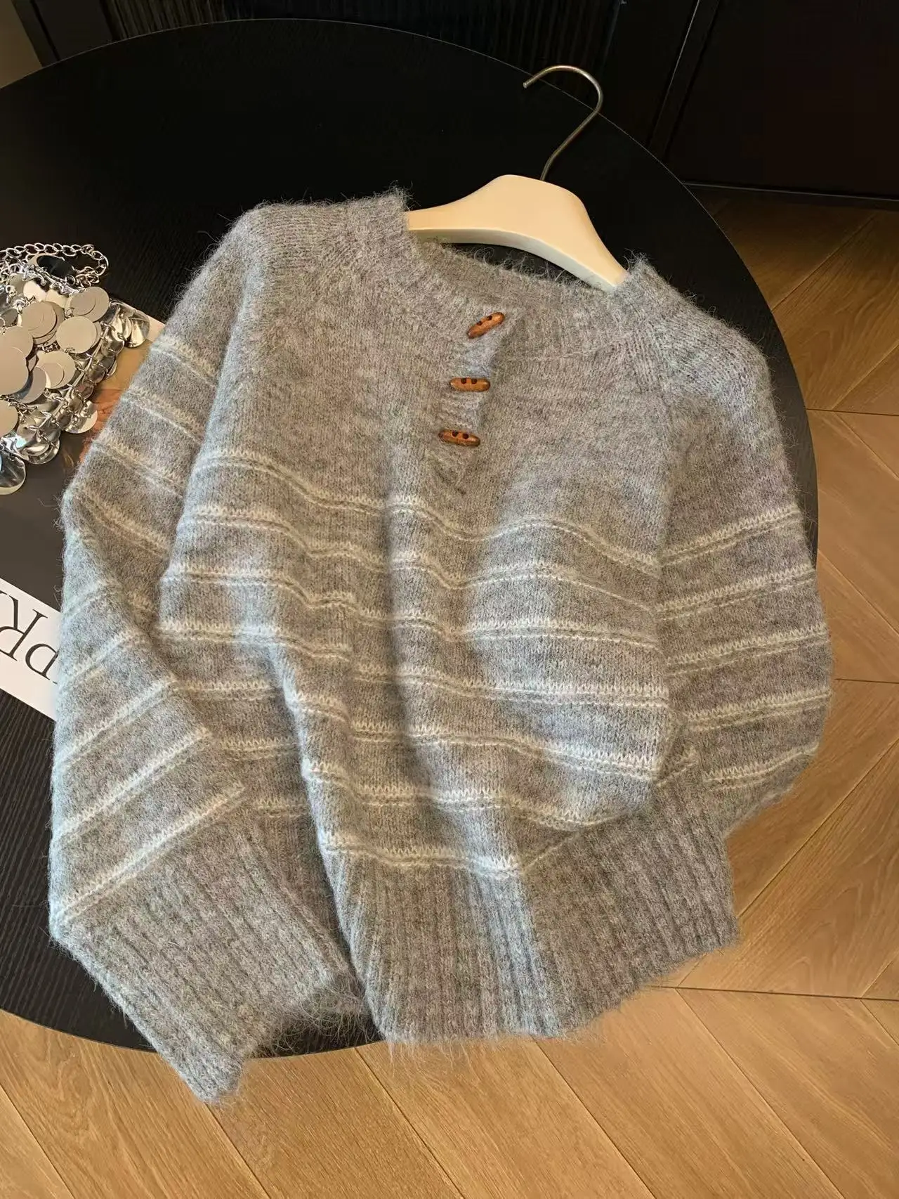 Damski sweter w paski z wełny  – Embroidery Fashion recenzja i cena