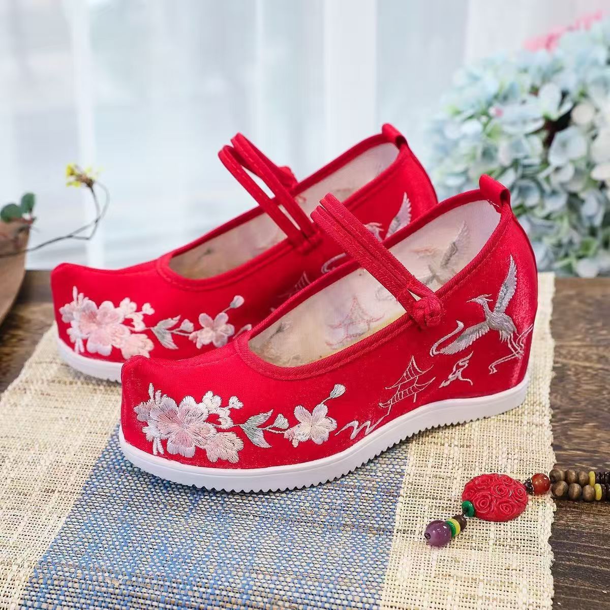 Damskie buty z haftem wewnątrz – Embroidery Cotton recenzja i cena