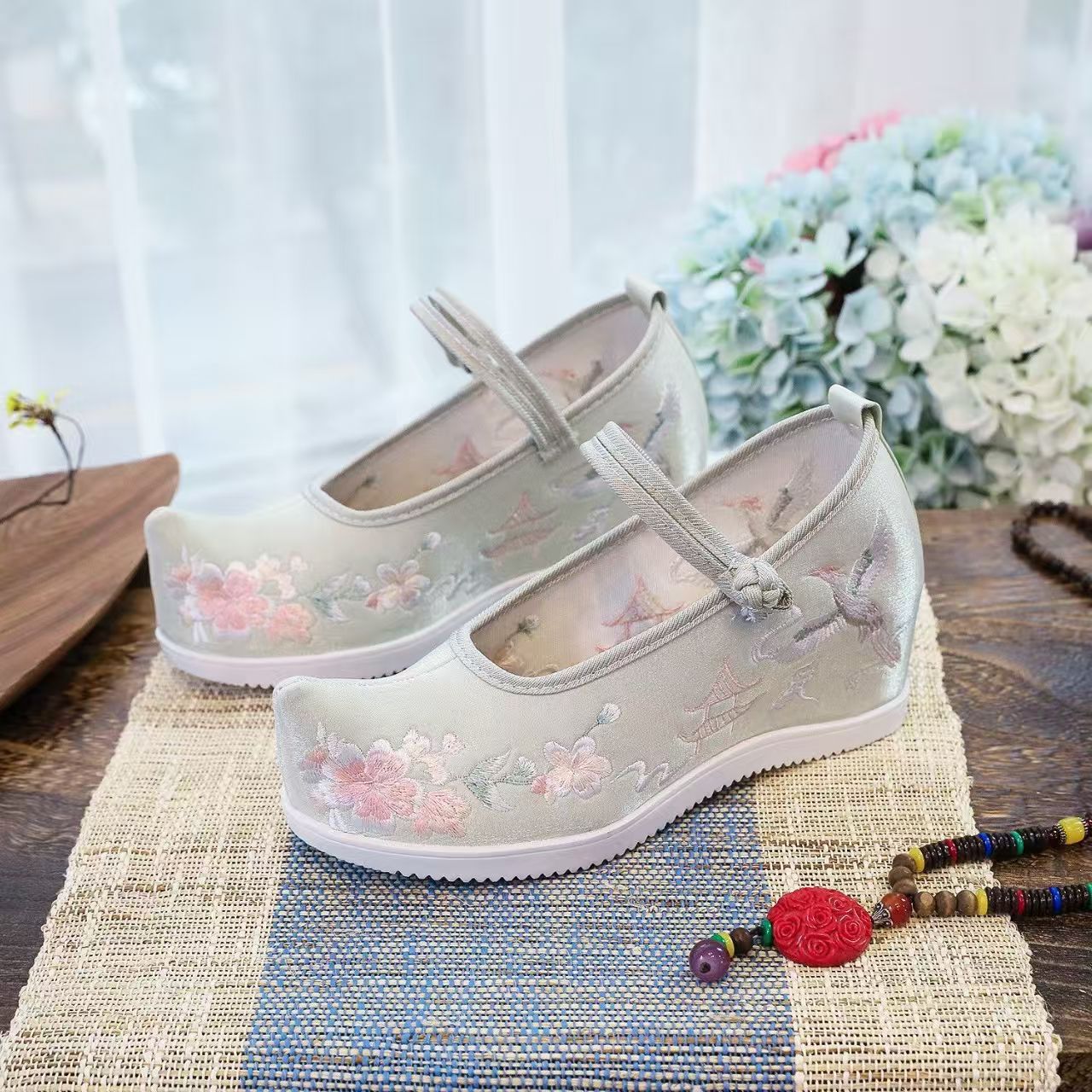 Damskie buty z haftem wewnątrz – Embroidery Cotton recenzja i cena
