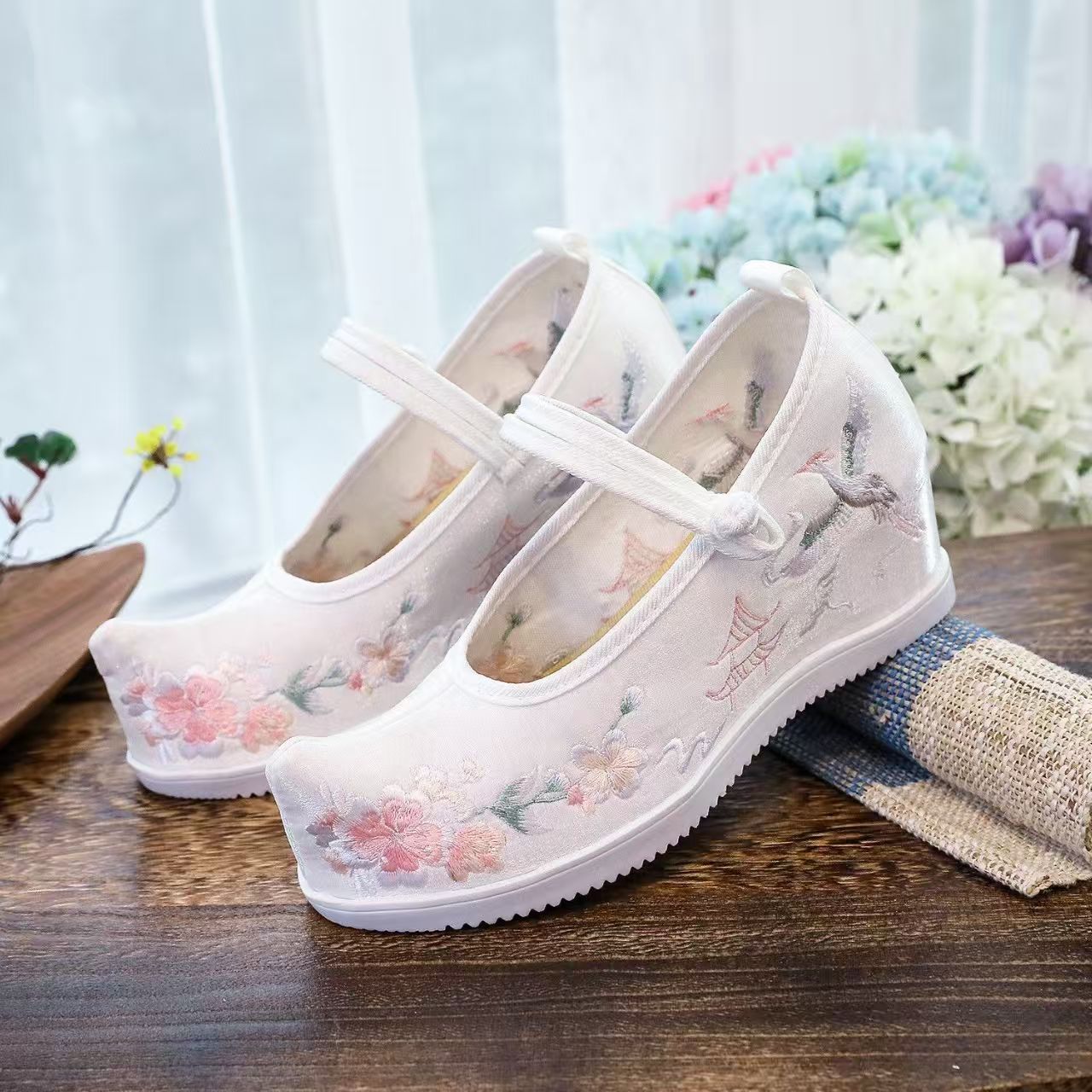 Damskie buty z haftem wewnątrz – Embroidery Cotton recenzja i cena
