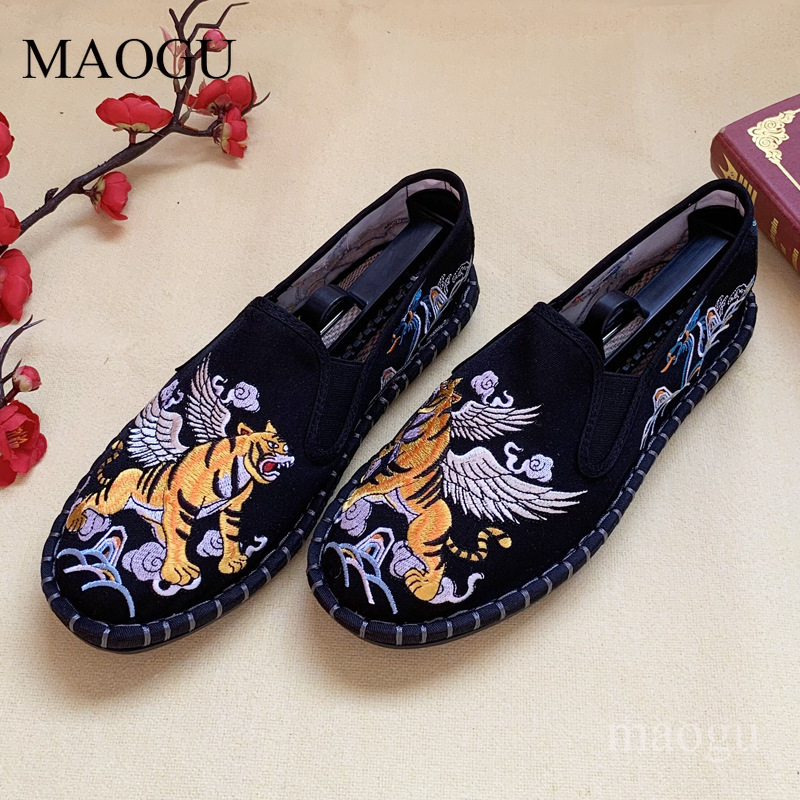 Unisexowe wsuwane buty w chińs – Embroidery Pattern recenzja i cena